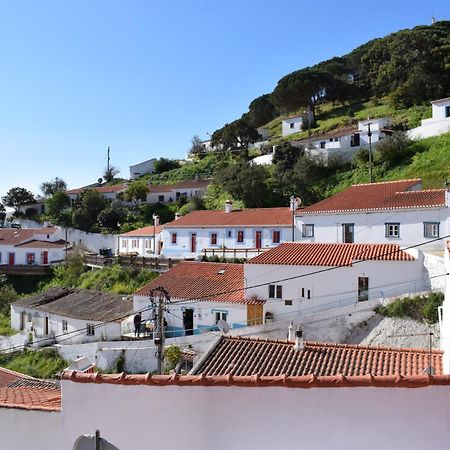 Hillside 2 Aljezur Old Town Pensionat Exteriör bild